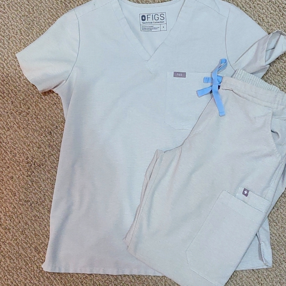 Figs light Space Gray Yola scrub pant & Catarina scrub top